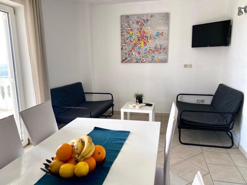 Villa Mihaela - Apartment Ika Cesarica Esterno foto