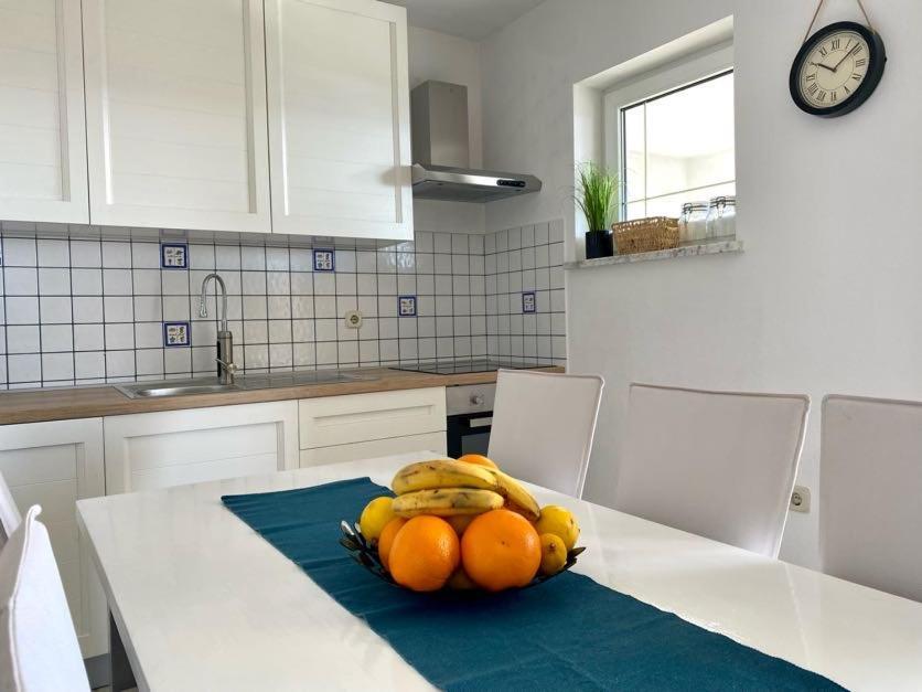 Villa Mihaela - Apartment Ika Cesarica Esterno foto